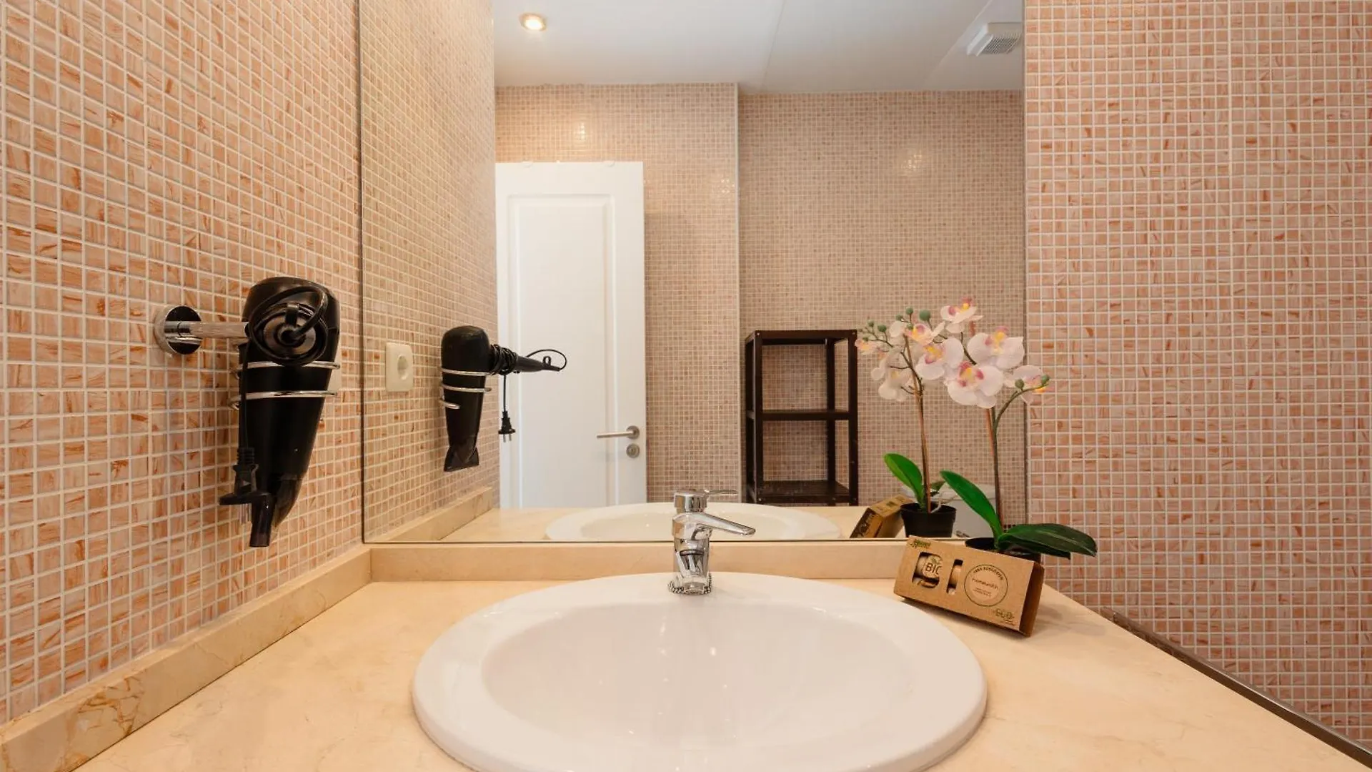 Modern Sea & Lake View Penthouse With Private Jacuzzi - 8 Min To Puente Romano Истан Апартаменты