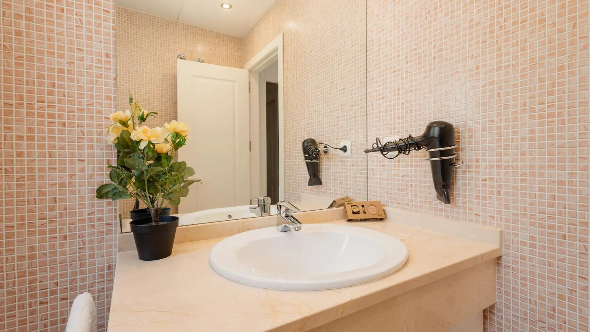 Modern Sea & Lake View Penthouse With Private Jacuzzi - 8 Min To Puente Romano Истан Апартаменты