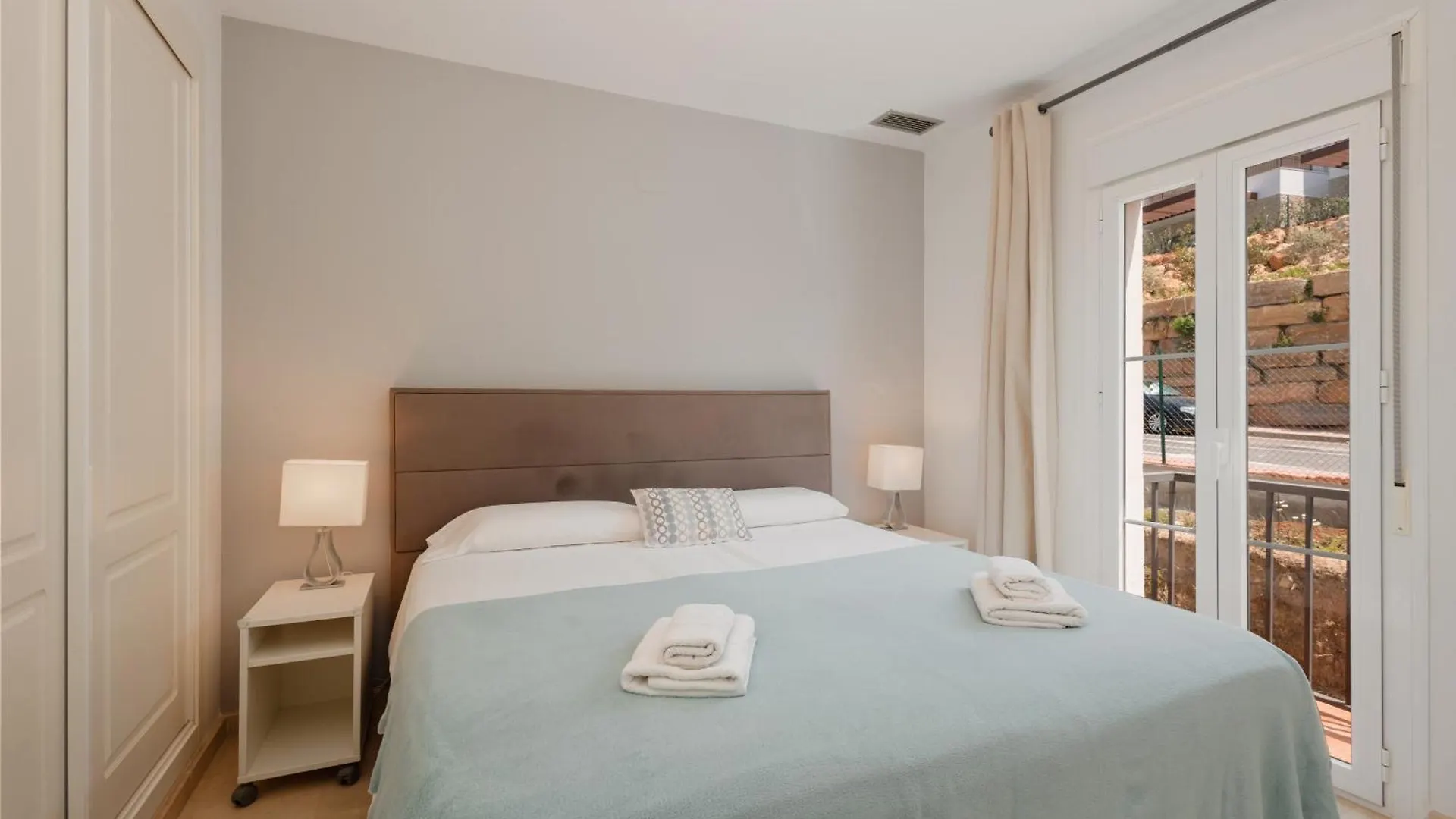 Апартаменты Modern Sea & Lake View Penthouse With Private Jacuzzi - 8 Min To Puente Romano Истан