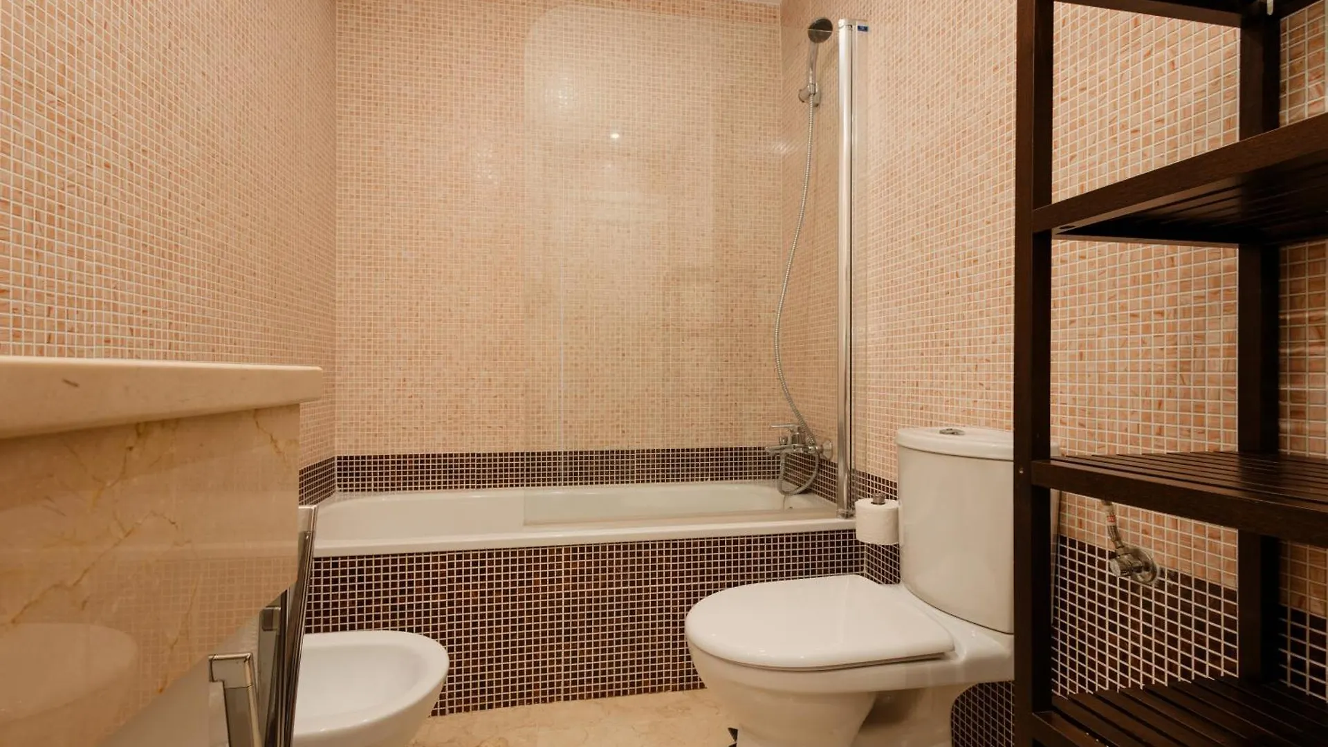Апартаменты Modern Sea & Lake View Penthouse With Private Jacuzzi - 8 Min To Puente Romano Истан